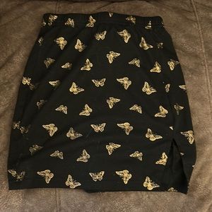 a skirt w butterflies on it